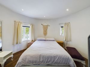 Oast bedroom- click for photo gallery